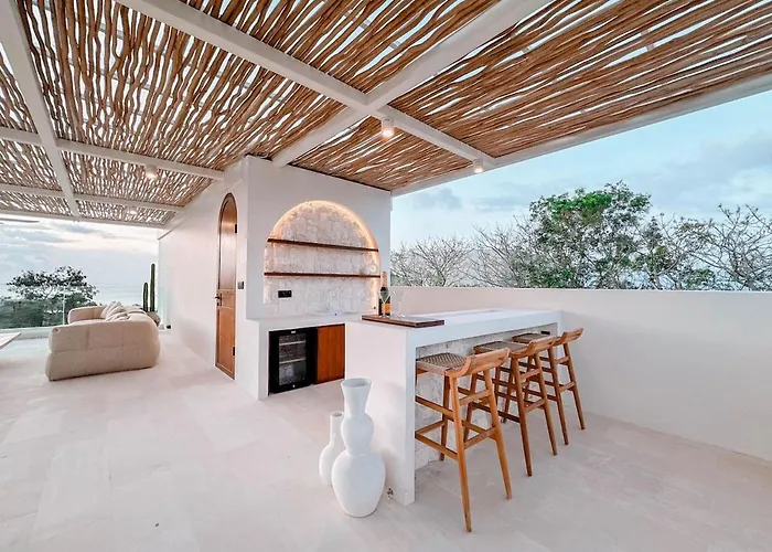 Casa Jomo 5 Bedroom Luxury Seaview With Kids Playroom, Bingin Villa *