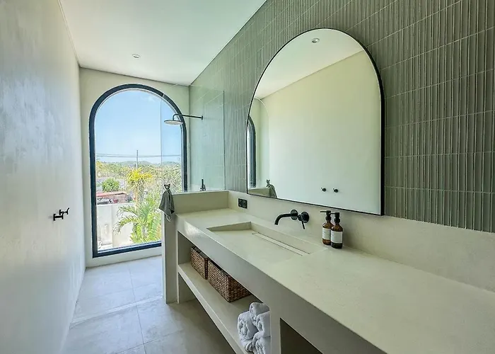 Casa Jomo 5 Bedroom Luxury Seaview With Kids Playroom, Bingin