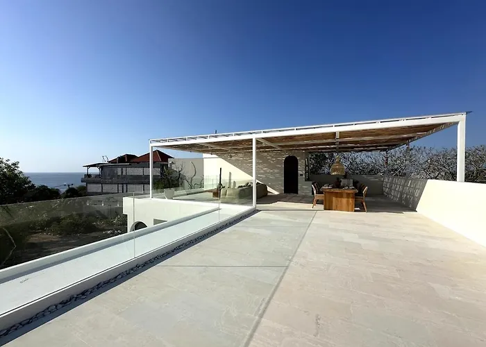 Casa Jomo 5 Bedroom Luxury Seaview With Kids Playroom, Bingin *