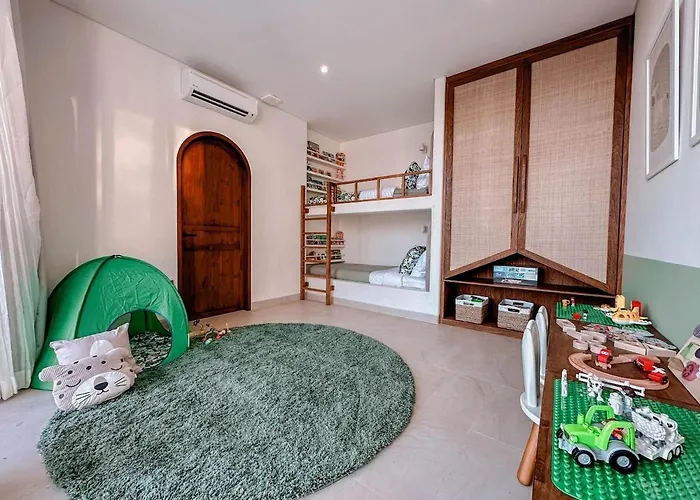 Casa Jomo 5 Bedroom Luxury Seaview With Kids Playroom, Bingin *